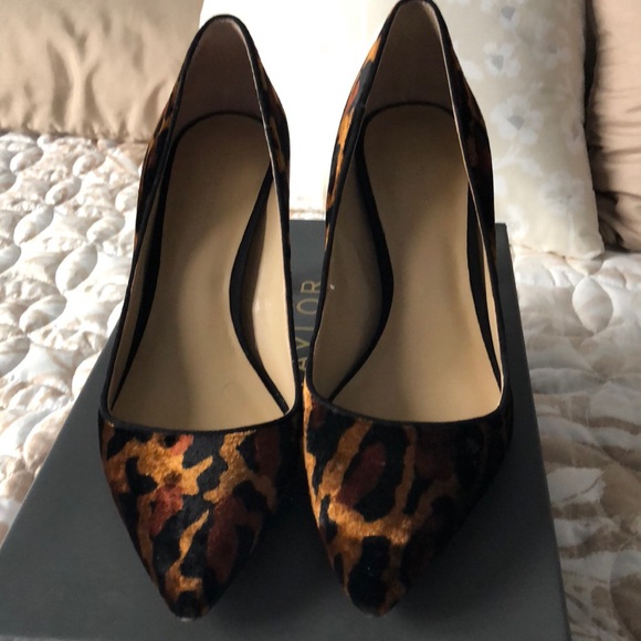 Ann Taylor Mila Velvet pump - Picture 4 of 5